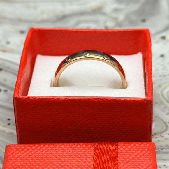 Women’s 4mm Rose Gold Ring - Picture 4 of 5